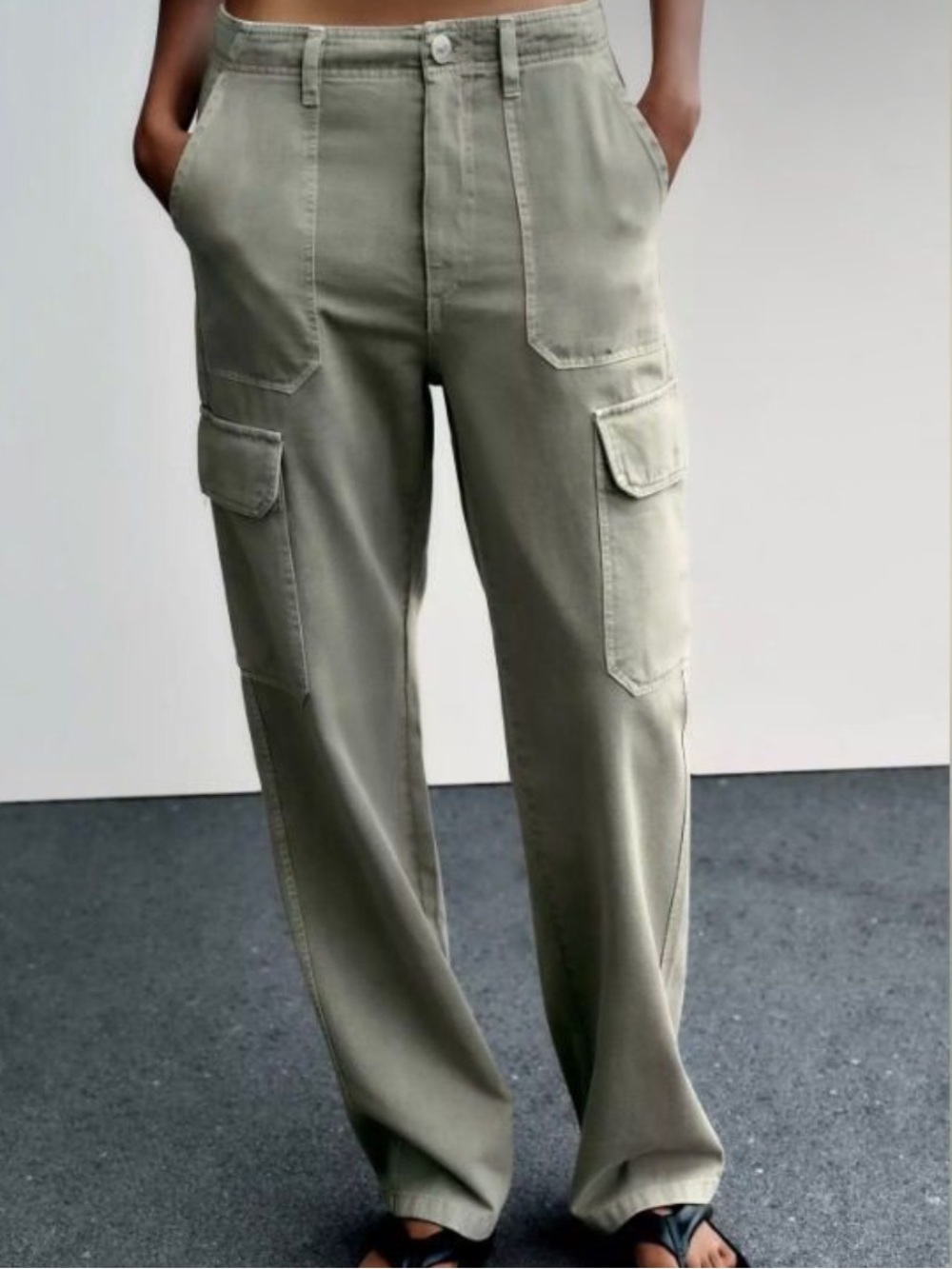 Zara Women’s Olive Green Cargo Pants